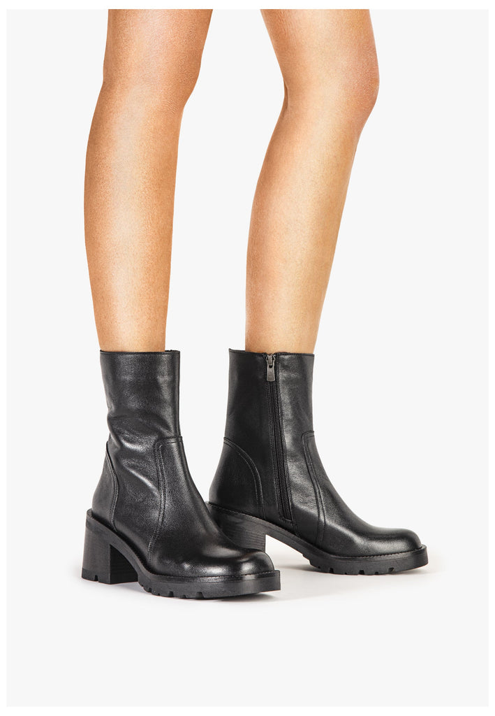 Inuovo Stiefelette Leder Schwarz