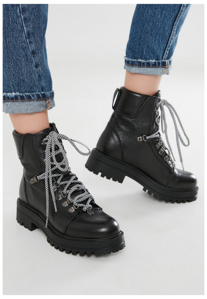 Inuovo Stiefelette Leder Schwarz