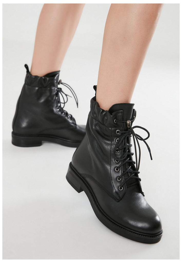 Inuovo Stiefelette Leder Schwarz