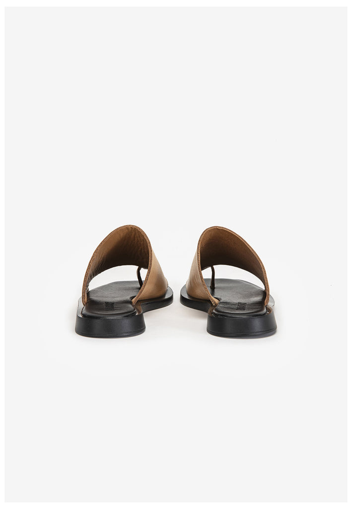 Inuovo Zehensteg Leder Hellbraun