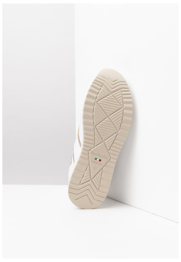Nero Giardini Sneaker Lederimitat Weiß/Gold
